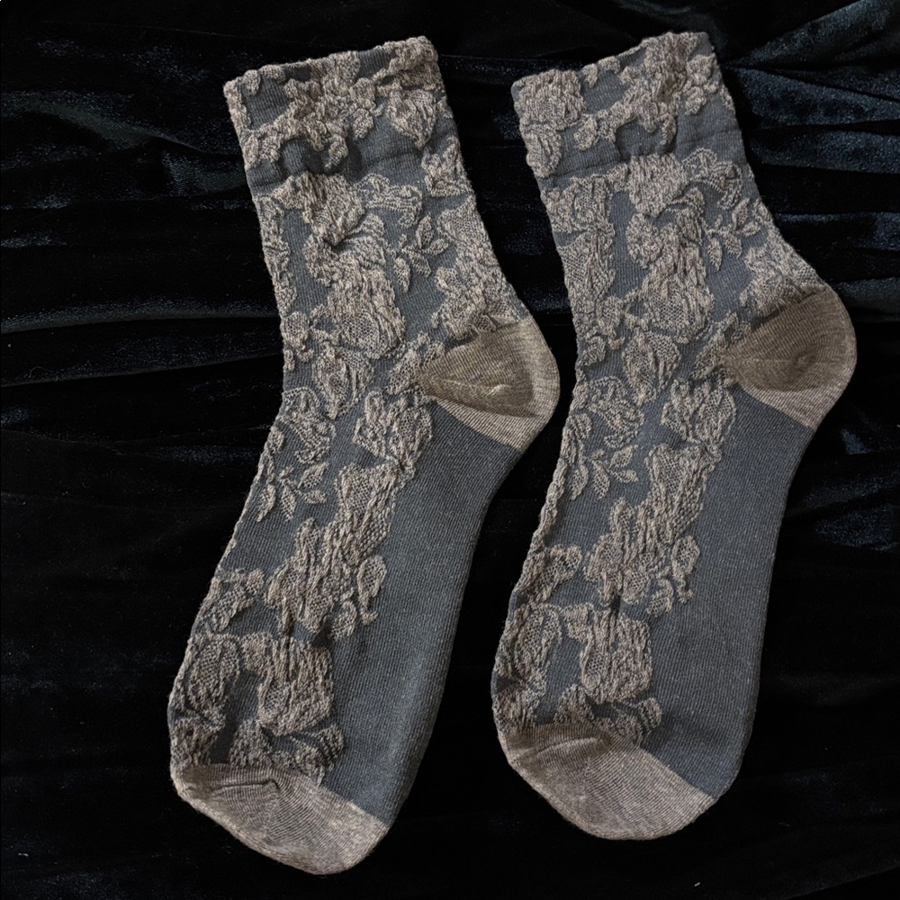 Gifts or Anyone🎁Vintage-inspired Floral Socks